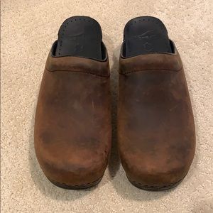 Dansko sz 42 / 12 mule clogs brown